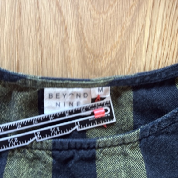 Beyond nine top black&olive stripe - Picture 2 of 5